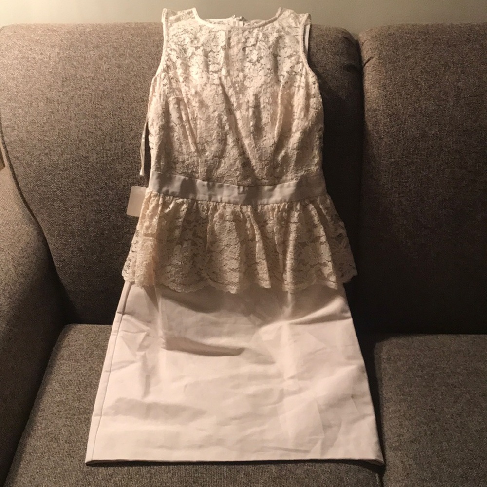 Peplum-style lace dress NEW